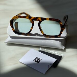 Elisa Johnson Jane sunglasses in brown tortoise